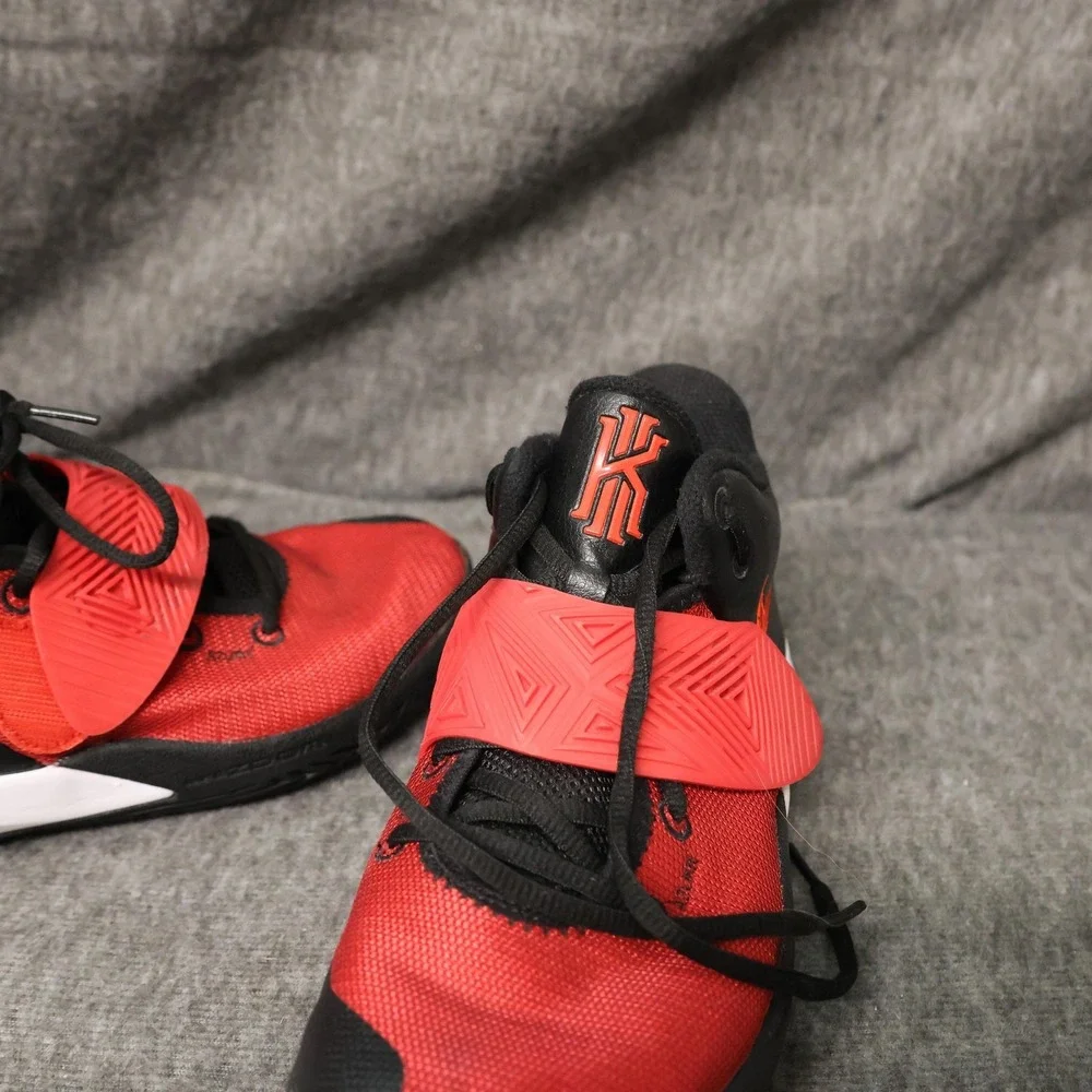 Nike Kyrie Flytrap 3‎ Shoes Mens Size 8.5 Red Black Basketball BQ3060-009